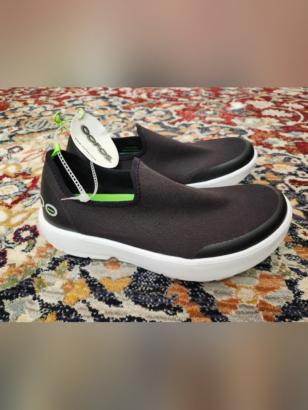 OOFOS EEZEE Black/White Recovery WALKING Sneakers Shoes NWT SZ 9.5